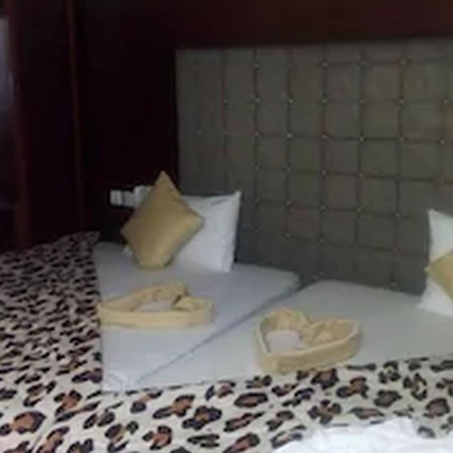 Hotreef Airport Hotel Дар-эс-Саламе Экстерьер фото