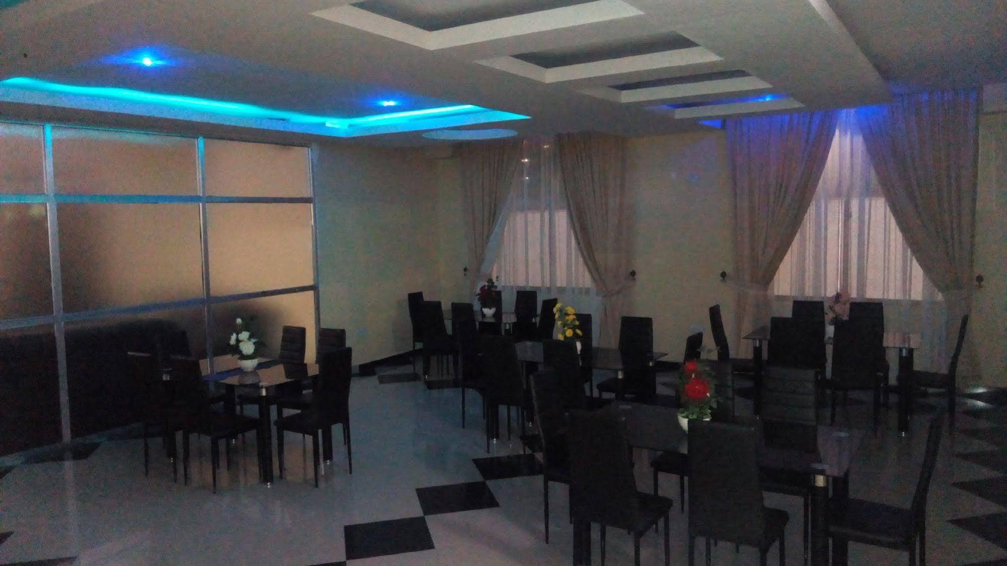 Hotreef Airport Hotel Дар-эс-Саламе Экстерьер фото
